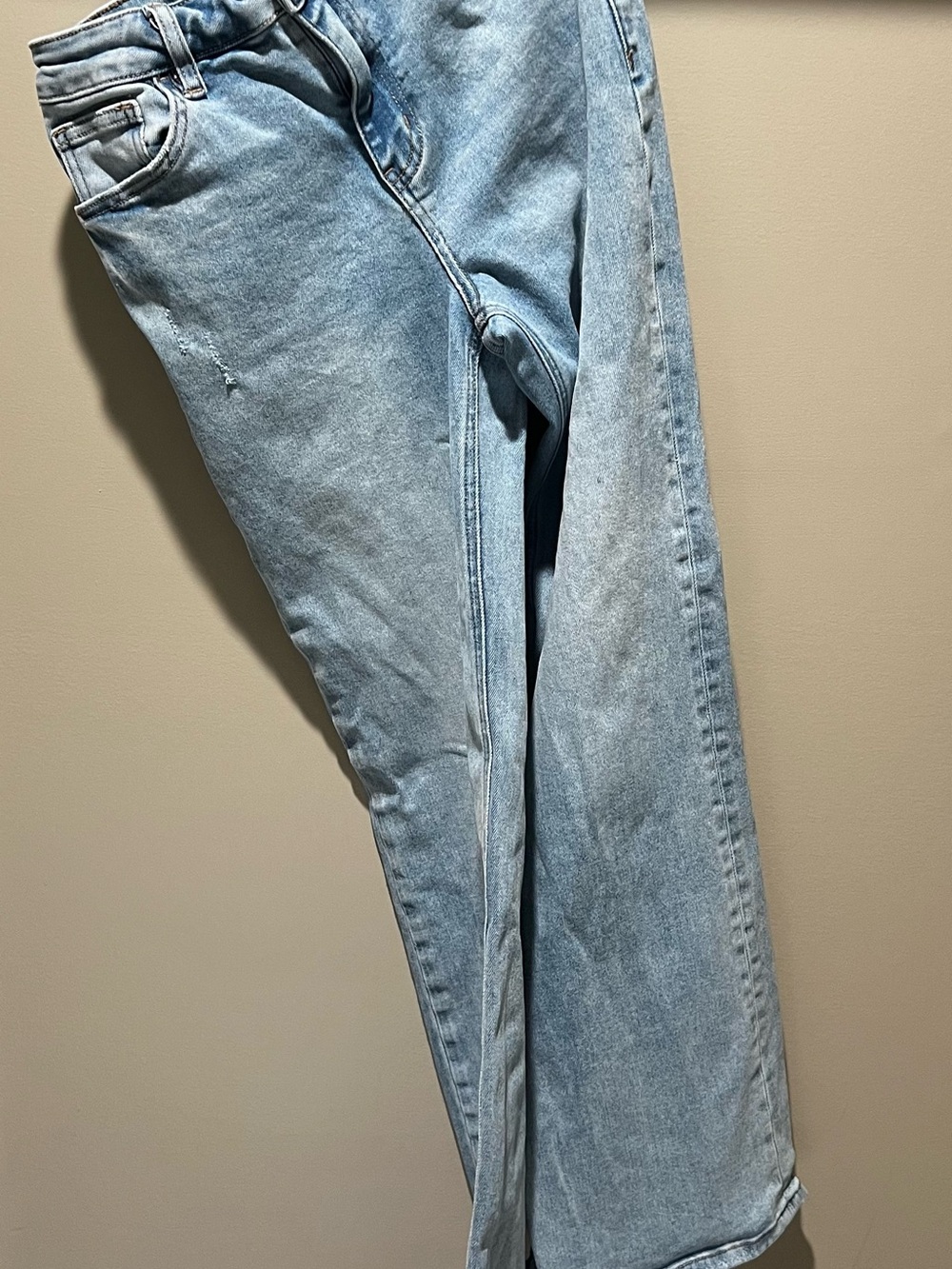 Light Wash Wide-Leg Women's Jeans - Casual Flare
